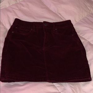 (worn once) Burgundy coloroid skirt
